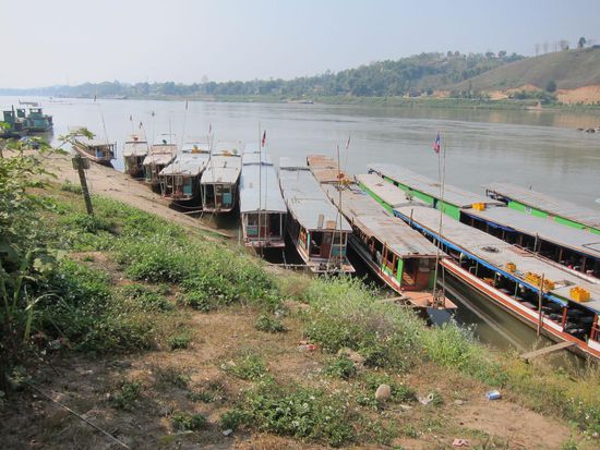 Eines davon war unseres. Man kann die zwei Tagesfahrt auch mit einem Boot mit Luxusausstattung machen, wo maximal 20 Leute drauf sind. Aber auch dementsprechend teuer.