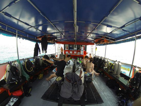 Am Boot hatten wir wie so oft Glück. Nachsaison, Wetter passt und dafür keine Leute.