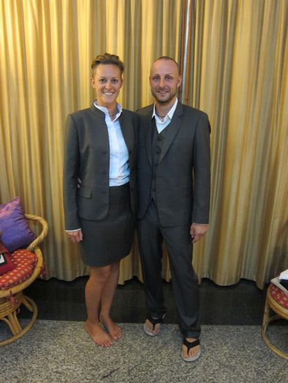 Die nackten Füße und die Schlappen erinnern noch an die zwei Backpacker aus Südamerika.
So long,
Gernot und Kathi