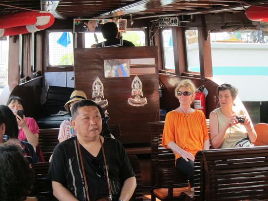 Am Weg zur ersten Shoppingrunde!