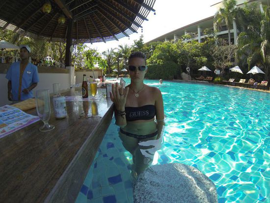 Da hat sich der Tatz den Finger gequetscht und dieser musste mit Eis behandelt werden.