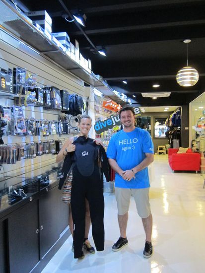 Daniel, Verkäufer unseres "Vertrauens". Zumindest hatten wir viel Spaß und letztendlich einen neuen Anzug der echt gut ist.