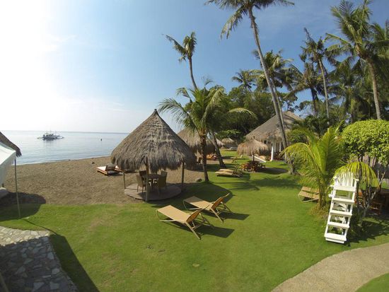 Trotz der Tatsache, dass wir in den Bedienstetenunterkünften schlafen, dürfen wir die Anlage mitbenutzen.