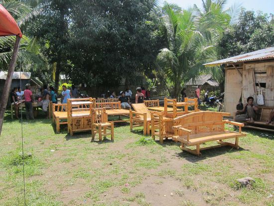 Nebenan die Möbelabteilung.