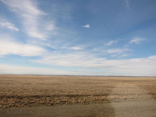 Die sich langsam verändernde Landschaft. Beim genauen Hinsehen kann man auch den Zaun sehen, welcher sich über tausende Kilometer erstreckt.