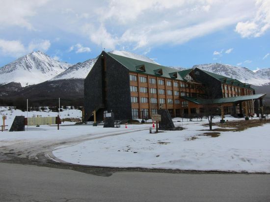 Am Weg zum  Schilift. Ganz ehrlich, an welchen Film erinnert euch das Hotel ein wenig ............................ Ich hätte gesagt an den Film Shining?