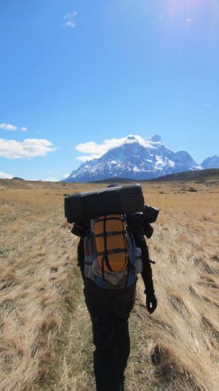 Das Waaaaandern ist des Tatzis Lust...sind ja nur mehr ein paar Meter bis zu dem Berg da hinten 