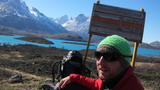 Kurze Verschnaufpause mit Blick auf kristallklares Gletscherwasser.