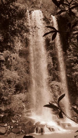 .......... sahen kleine Wasserfälle, ......