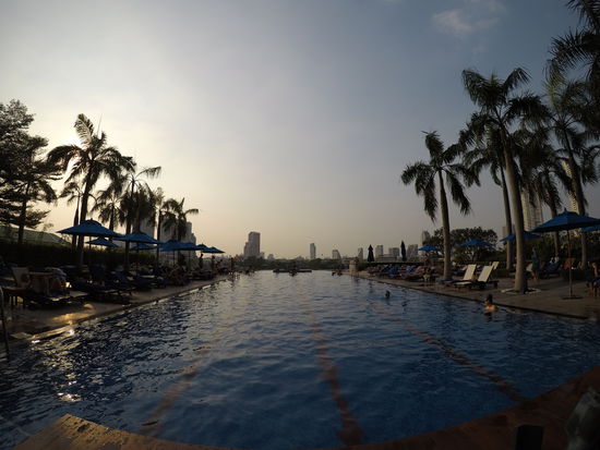 Der Pool vom Chatrium Hotel Riverside - ein Traum!