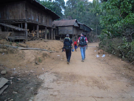2. Dorf, endlich es wurde schon dunkel und wir waren alle erschöpft.