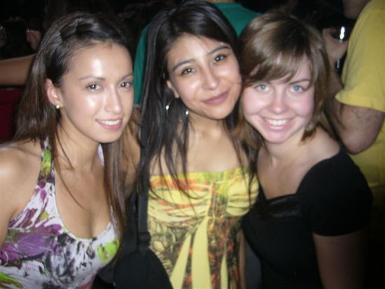 Ximenas Freundin, Ximena und Caroline