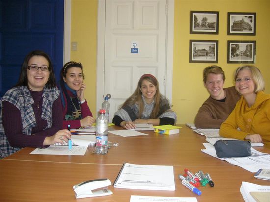 Links sind 3 Brasilianerinnen, Julius und ich.