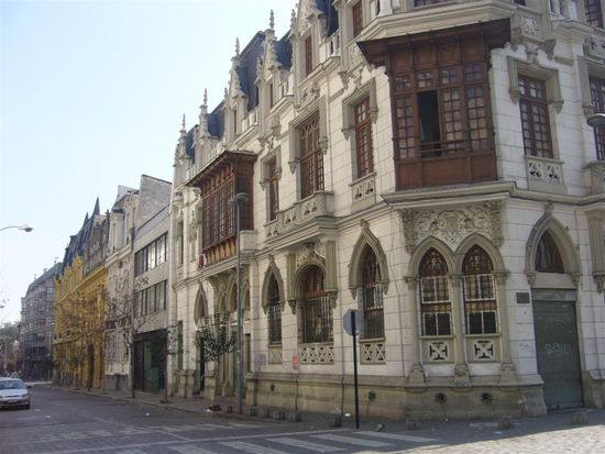 Mal eine eine Straße mit vielen alten Häusern