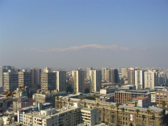 Durch den Smog kann man die Kordilliere leider nicht richtig sehen