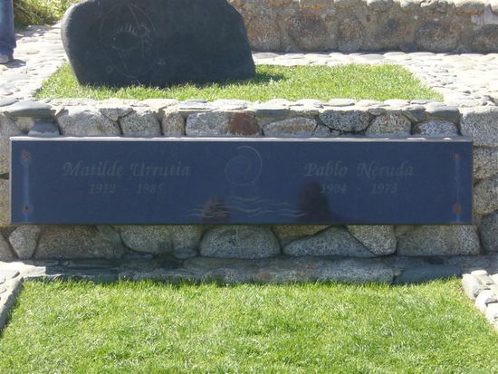 das Grab von Neruda und seiner letzten Frau.