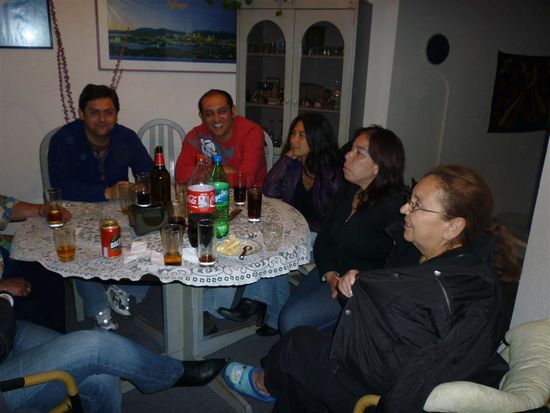 Der zweite von links ist der Mann von meiner Gastschwester mit Tochter. Die 3. von links ist die Freundin von Javier meinem Gastbruder