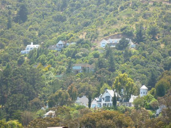 einge der vielen Villen am Hügel