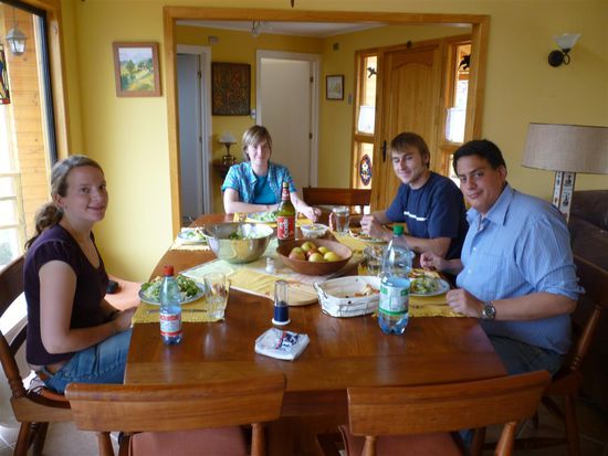 Nadine, Shanna, Johannes, Andres beim Mittagessen