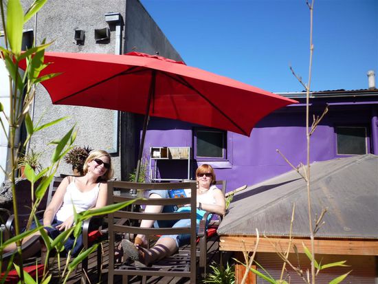 Nach so viel Sightseeing mussten wir uns erstmal auf unserer Dachterasse des Hostels ausruhen 