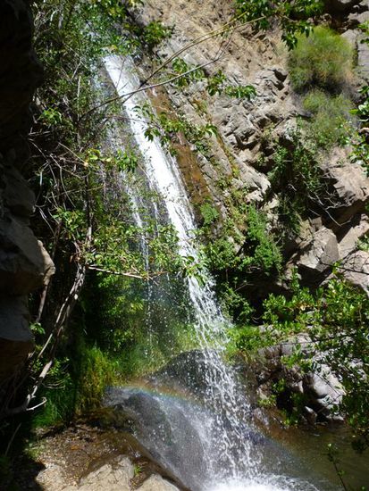 Ein 2. kleinerer Wasserfall mit Regenbogen 