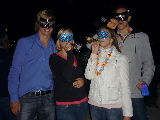 Torööööööööö Krach machen und sich ein bisschen zu maskieren ist in hier üblich! Aber die kennen hier ja auch keinen Karneval, also müssen sie es ja mal machen 