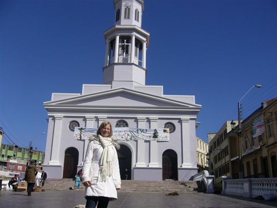 Vor der aeltesten Kirche Valparaísos