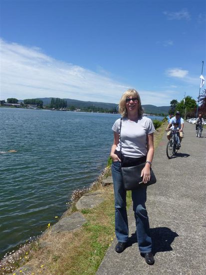 An der Flusspromenade bei herrlichen 25 Grad 