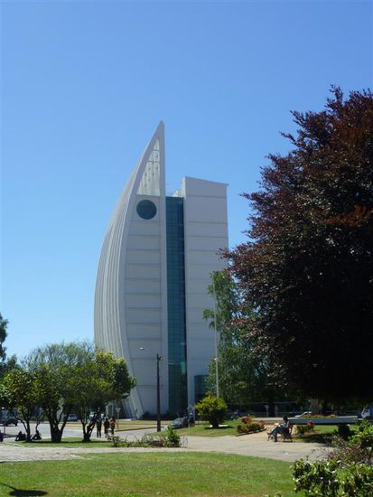 Ein neueröfffnetes Hochhaus, in dem sich u.a. das Casino und ein Hotel befinden