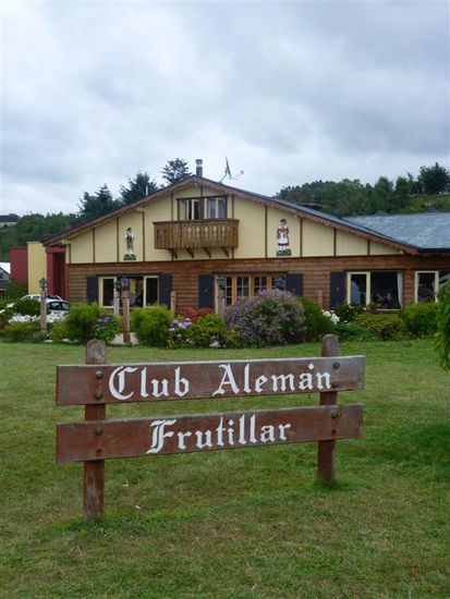 hier haben wir lecker deutsch gegessen: Schweinhaxe mit Kartoffelbrei und sauerkraut 