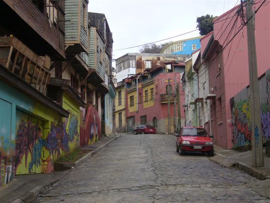Eine typische Strass in Valparaíso