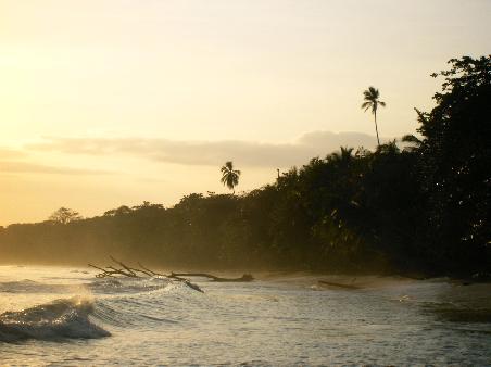 Morgens um 7 am Strand vom Cahuita Nationalpark