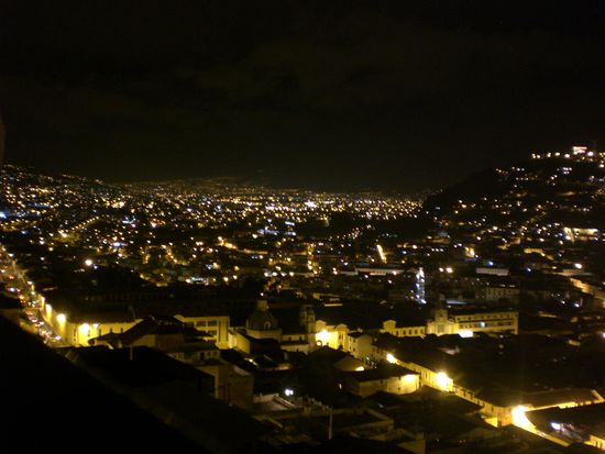 Altstadt Quito bei Nacht