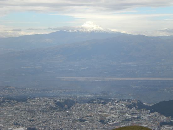 Cayambe (5790m) und Quito