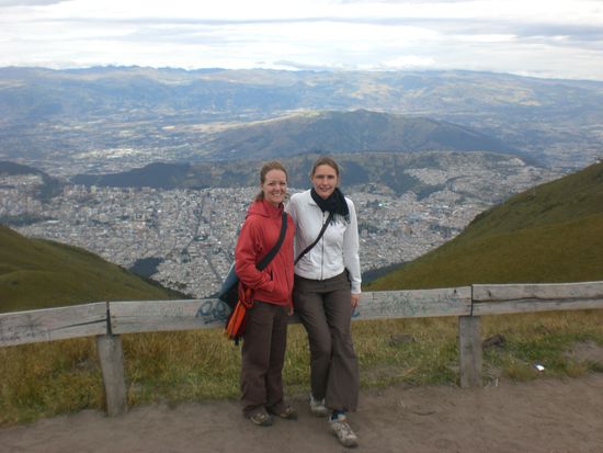 Lindsay und ich auf dem Pichincha (es war kalt...)