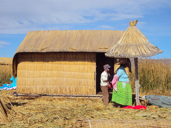 Strohhuette auf den Uros