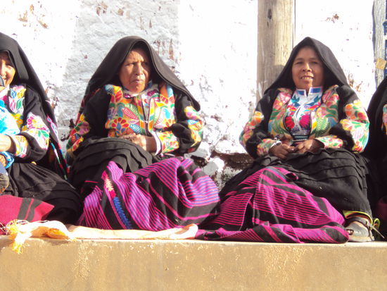 Frauen auf Amantani