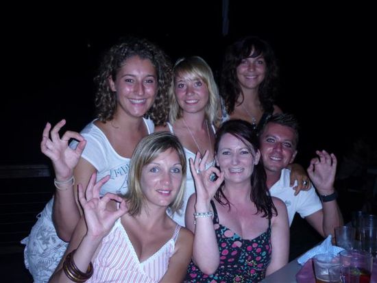 unsere tauchcrew ich, chrissie, julia, emma, ciara und scuba-steve, mal wieder geschminkt alles in ordnung