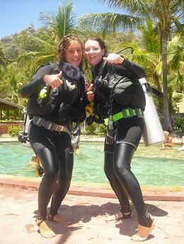 die bilder waren noch auf carinas karte, deswegen hab ich dir vorhin vergessen...das sind auf jeden fall mein buddy und ich, nachdem wir unsere karte bekommen haben open water diver