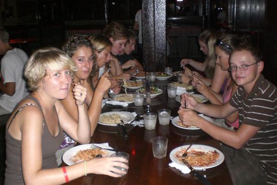 beim alltabendlichen umsonstessenabstauben im woolshed
sabrina, ich, katharina, carina, martin und michael, ina, nina und lisa