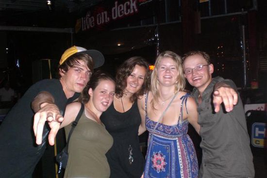 martin, lisa, ina, nina und michael, mit den drei maedels bin ich im zimmer