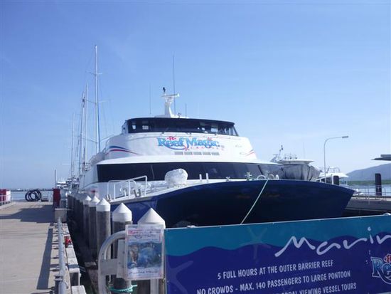 das war das schiff, mit dem wir aufs riff rausgefahren sind, reef magic
