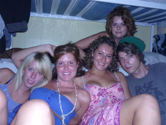 zimmerparty: andrea, carina, ich, martin und theresa (carinas letzter abend)