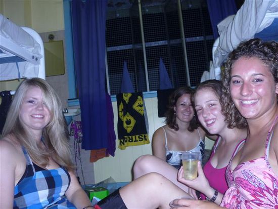 links nina und rechts ich, lisa und ina, unser maedelszimmer fast alle aus der naehe von stuttgart