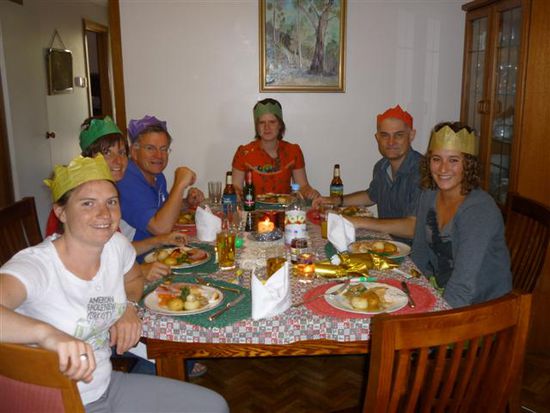 hugh noch hinten links und paul neben mir, alle mit schicken kroenchen