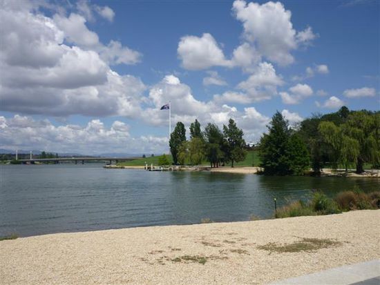 lake burley griffith - natuerlich auch kuenstlich angelegt, wie die ganze stadt