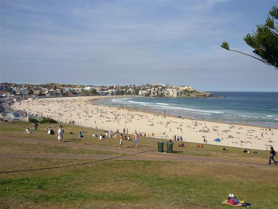 der weltberuehmte bondi beach...
