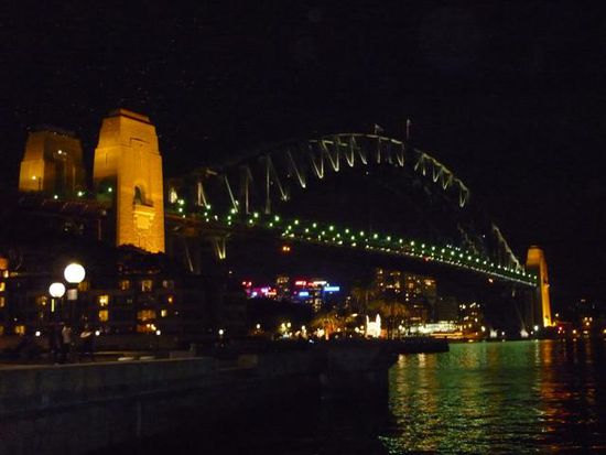 harbour bridge und hinten der luna park