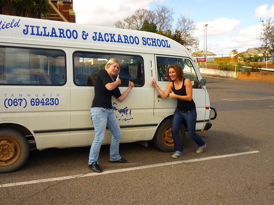 und da war er auch schon, der jackaroo&amp;jillaro bus*jihaaa* carina und ich sind begeistert^^