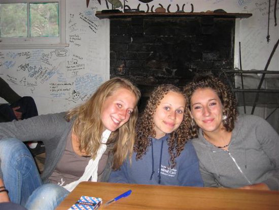 hanna aus amsterdam (ham am auch schon ausgemacht, dass ich sie mal besuchen komm^^ nach australien mach ich dann erstmal ne weltreise), elaine und ich